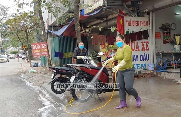 Bảng gi&aacute; dịch vụ rửa xe m&aacute;y phụ thuộc v&agrave;o nhiều yếu tố