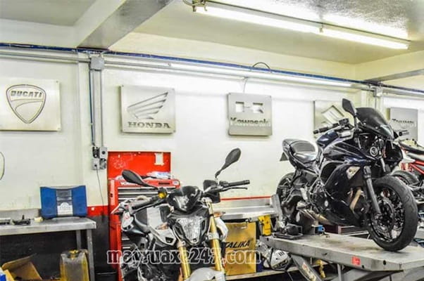 Ben nâng xe máy tiệm rửa xe Ben nâng xe máy tiệm rửa xe