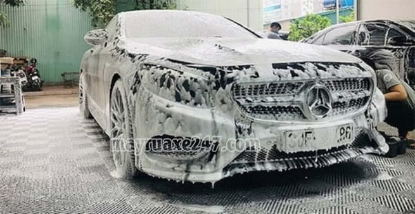 B&igrave;nh bọt tuyết tiệm rửa xe &ocirc; t&ocirc;