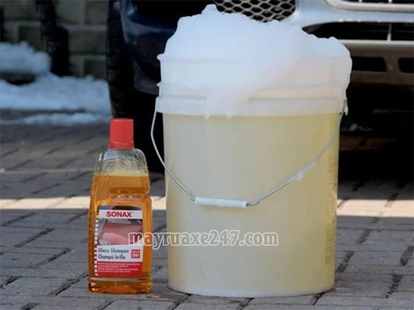 Đọc kỹ c&aacute;ch pha nước rửa xe Sonax ở HDSD