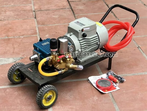 C&aacute;ch vận h&agrave;nh m&aacute;y rửa xe d&acirc;y đai cũng kh&ocirc;ng qu&aacute; phức tạp