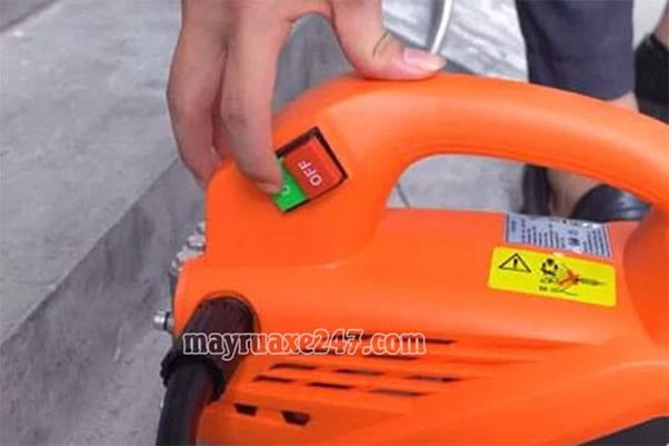 c&aacute;ch sử dụng m&aacute;y rửa xe mini