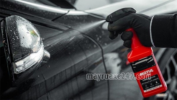 C&aacute;ch sử dụng nước rửa xe Motul sạch b&oacute;ng