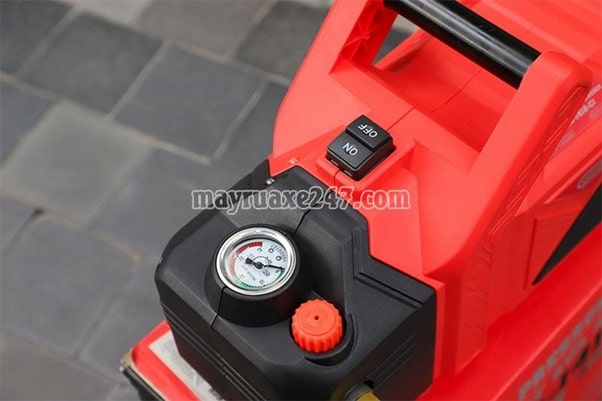Nút chỉnh áp để điều khiển tia nước, độ mạnh dòng nước