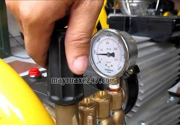 Điều chỉnh &aacute;p lực theo khuyến c&aacute;o từ NSX