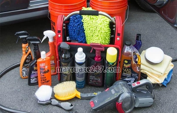 Chuẩn bị c&aacute;c loại h&oacute;a chất rửa xe chuy&ecirc;n dụng