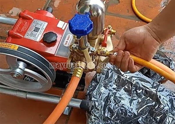 Hướng dẫn sử dụng m&aacute;y rửa xe d&acirc;y đai