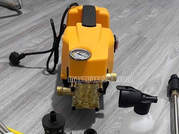 Lắp máy rửa xe Sakura
