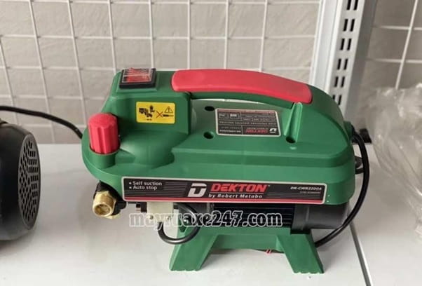 m&aacute;y rửa xe 2200w Dekton DK-CWR2200A