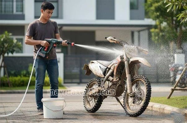 Máy rửa xe chạy pin cầm tay nhỏ gọn Máy rửa xe chạy pin cầm tay nhỏ gọn