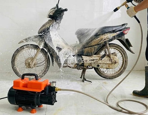 M&aacute;y rửa xe mini nhỏ gọn, ph&ugrave; hợp sử dụng tại gia