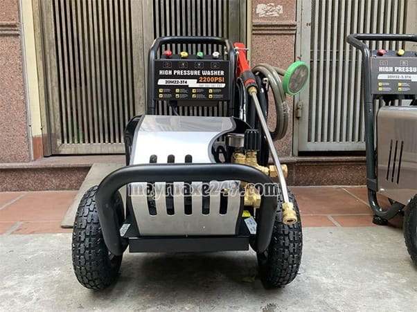 m&aacute;y rửa xe phun thuốc Lutian