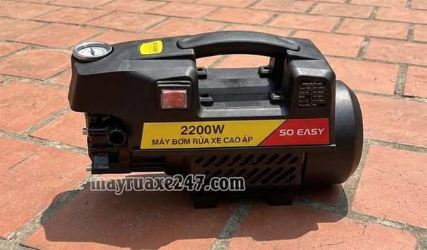 M&aacute;y bơm rửa xe Soeasy 2200W