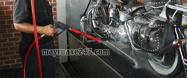 Nhân viên tiệm rửa xe Nhân viên tiệm rửa xe