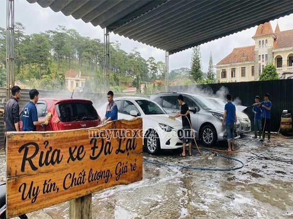 Rửa xe đ&agrave; lạt