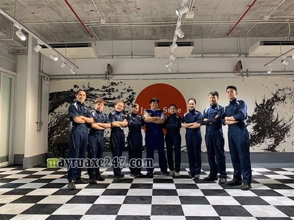 Thợ rửa xe tại Enefle Car Beauty - Aeon Mall Hải Phòng Thợ rửa xe tại Enefle Car Beauty - Aeon Mall Hải Phòng