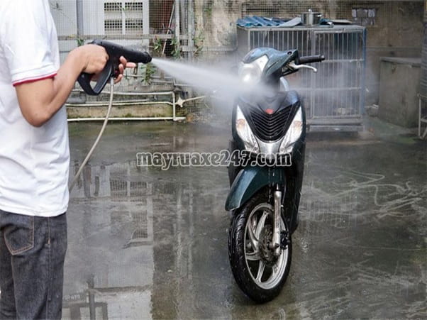 Rửa xe m&aacute;y si&ecirc;u sạch