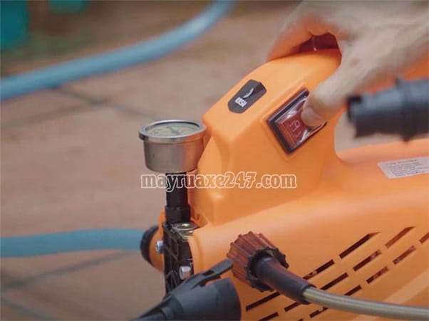 C&aacute;c bước sử dụng m&aacute;y xịt rửa xe 2800W