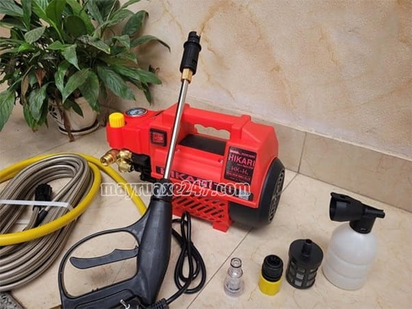 Hướng dẫn chi tiết c&aacute;ch sử dụng m&aacute;y xịt rửa xe Hikari