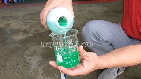 Pha dung dịch theo liều lượng khuyến c&aacute;o