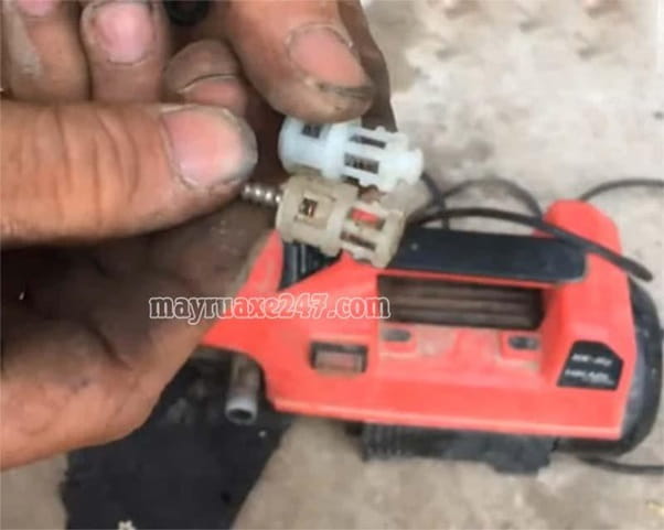 Kiểm tra to&agrave;n bộ khớp nối, van tiếp x&uacute;c