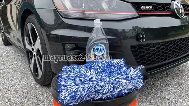 Sử dụng x&agrave; ph&ograve;ng nước rửa xe chuy&ecirc;n dụng sẽ cho hiệu quả như mong muốn