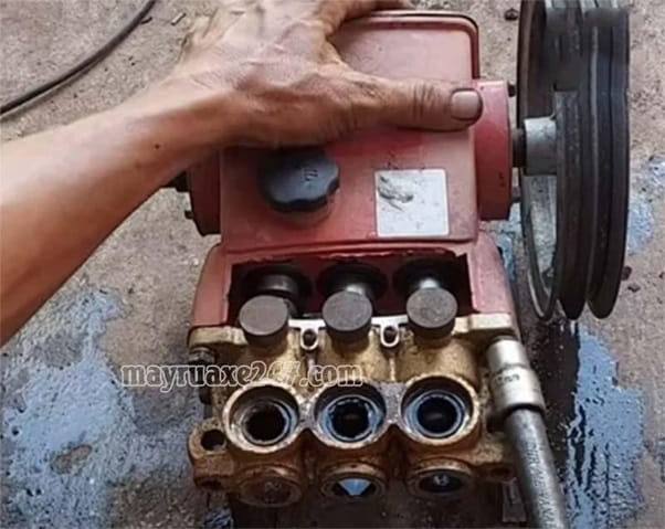 Xi lanh bơm bị hư hỏng